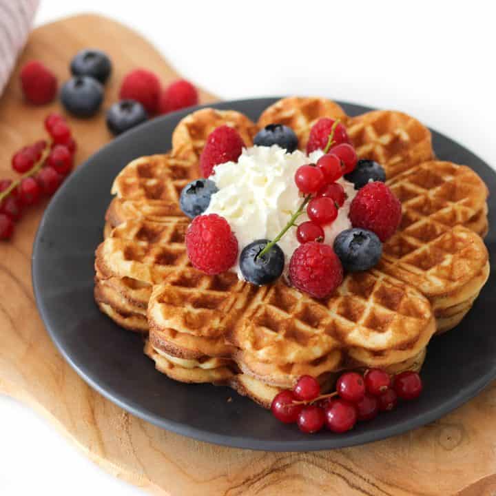 WAFFEL REZEPT | Waffelteig einfach &amp; schnell selber machen - CUISINI