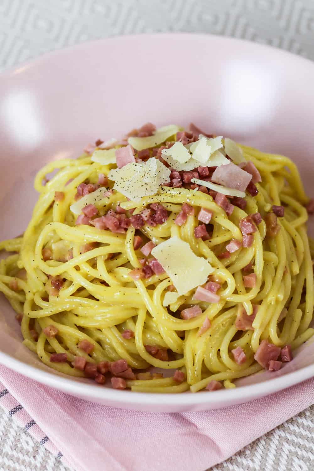 Spaghetti Carbonara mit Sahne (einfaches Pasta Rezept)