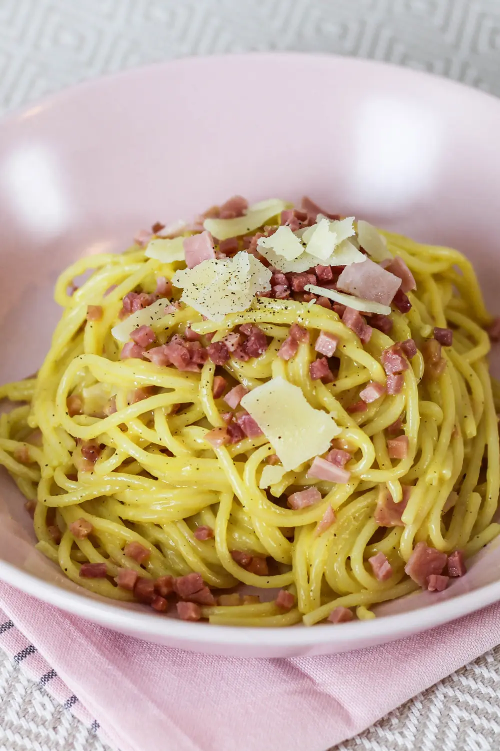 Spaghetti Carbonara mit Sahne - ein einfaches und schnelles Pasta Rezept