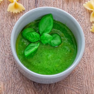 Basilikum Pesto Rezept selber machen. Einfaches Grünes Pesto oder auch Pesto alla Genovese.