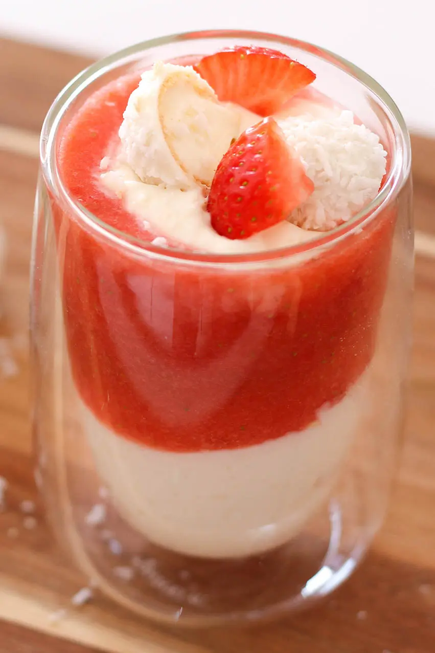 Erdbeer Dessert im Glas (fruchtiger Raffaello Kokos Nachtisch)