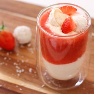 Erdbeer Dessert im Glas (fruchtiger Raffaello Kokos Nachtisch)