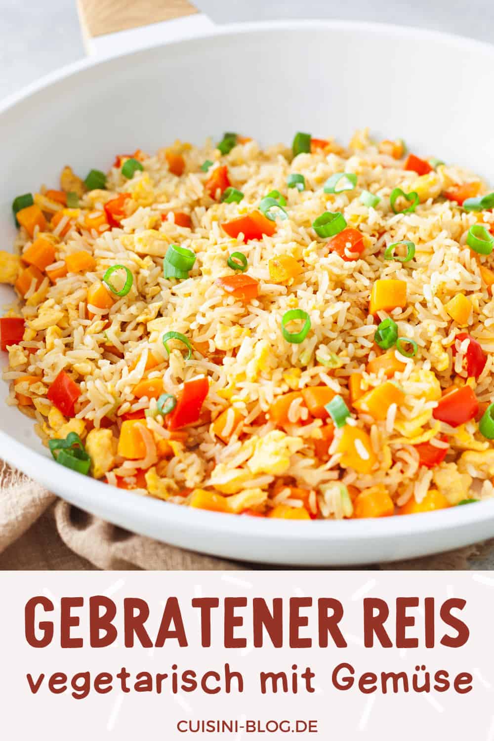 gebratener-reis-mit-gemüse-und-ei-asiatisch-vegetarisch-4 Rezept für asiatisch gebratener Reis mit Gemüse und Ei, dass vegetarisch ist.