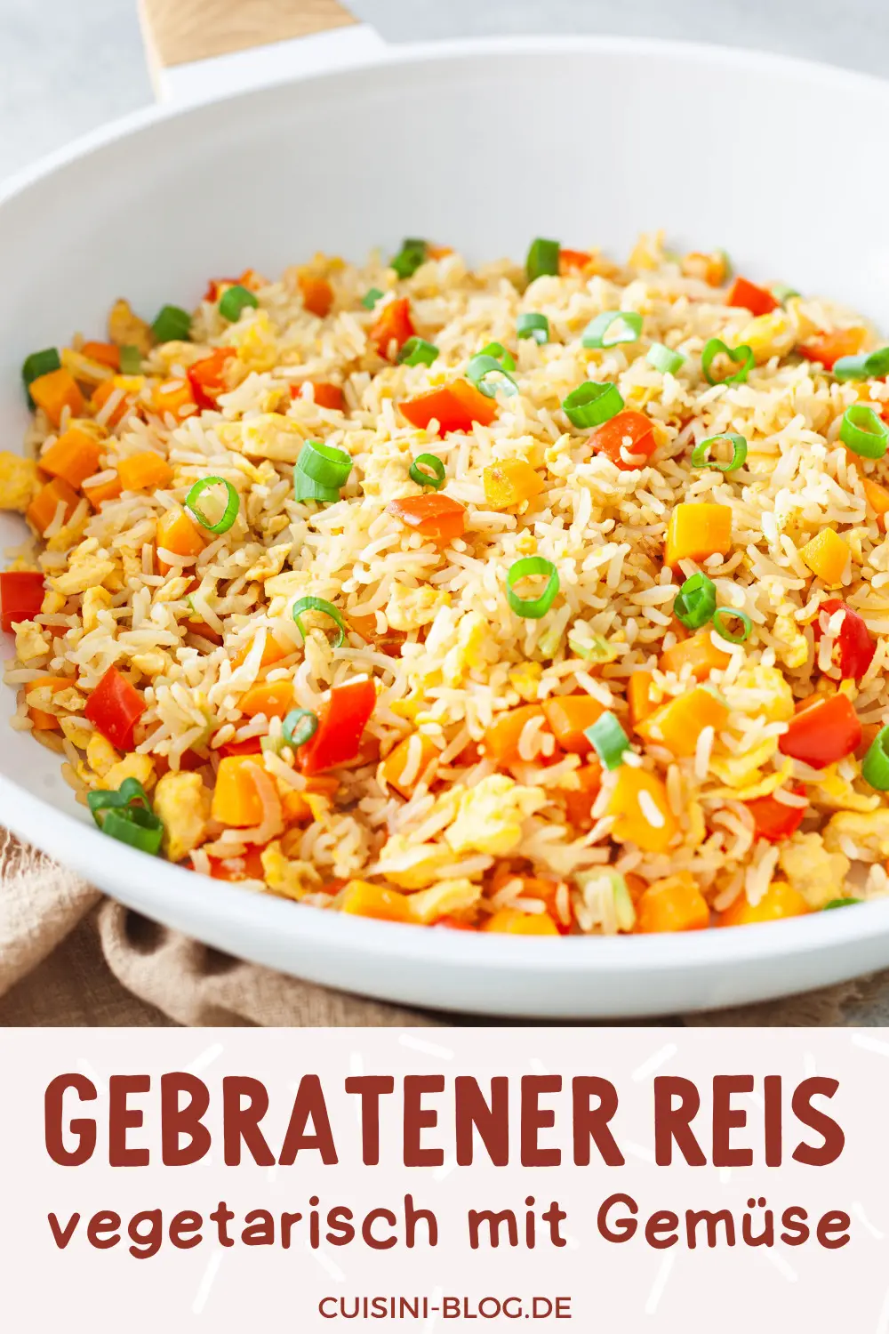 Rezept für asiatisch gebratener Reis mit Gemüse und Ei, dass vegetarisch ist.