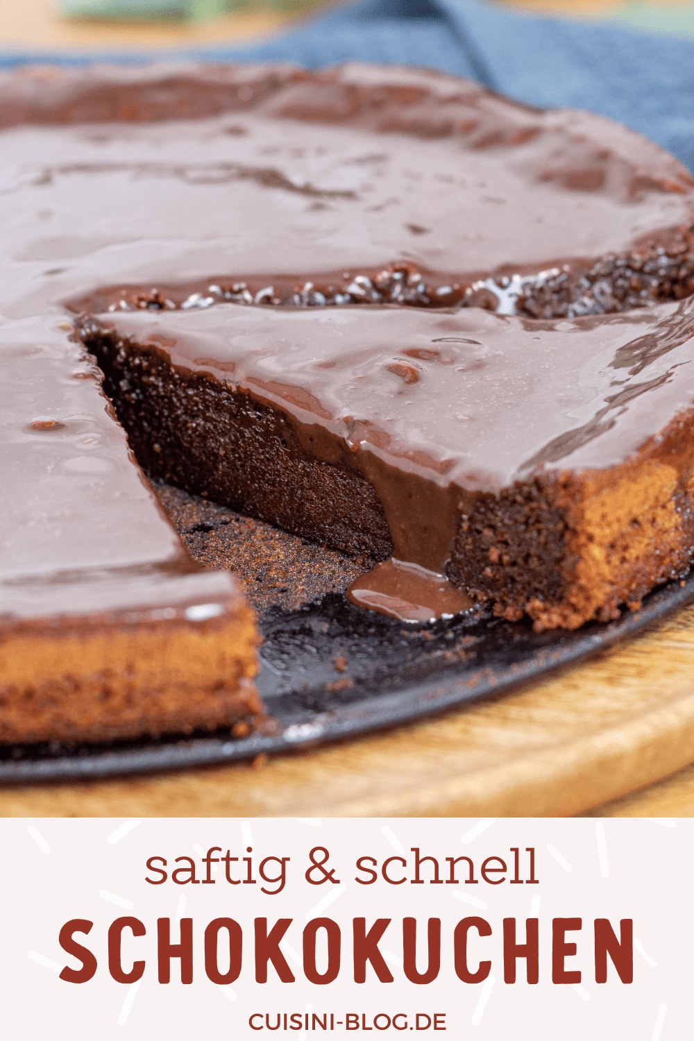Saftiger Schokokuchen mit geschmolzener Schokolade