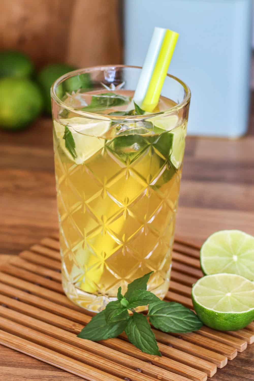 eistee-hugo-rezept-alkoholfrei-1 Eistee Hugo selbst gemacht - mit grünem Tee, Minze & Limette