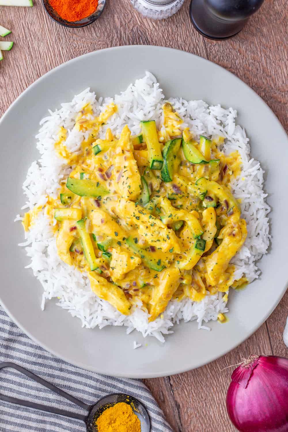 hähnchen-curry-mit-reis-gemüse-kokosmilch-5 Einfaches Hähnchen Curry mit Reis, Gemüse und Kokosmilch