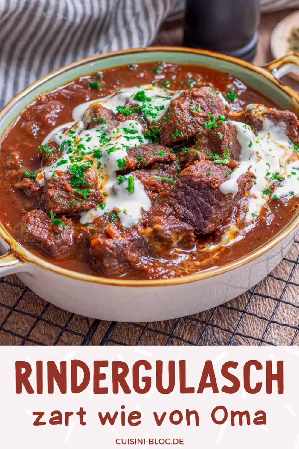rindergulasch-rezept-mit-rotwein-omas-zartes-gulasch-4 Rindergulasch Rezept mit Rotwein - ganz zart wie von Oma Pin
