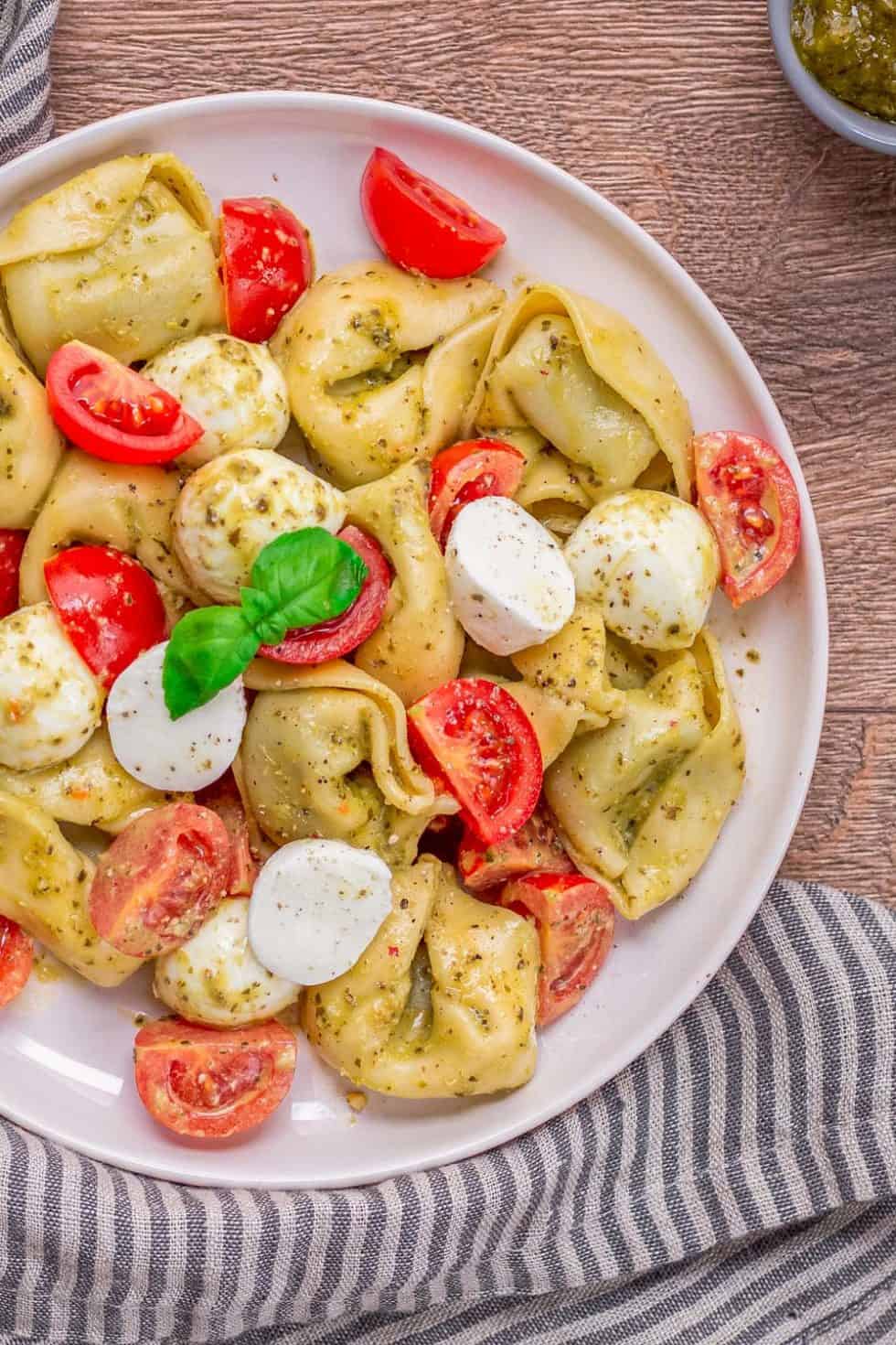 Käse-Sahne-Soße Tortellini Auflauf | Brokkoli &amp; Schinken (schnell, einfach)