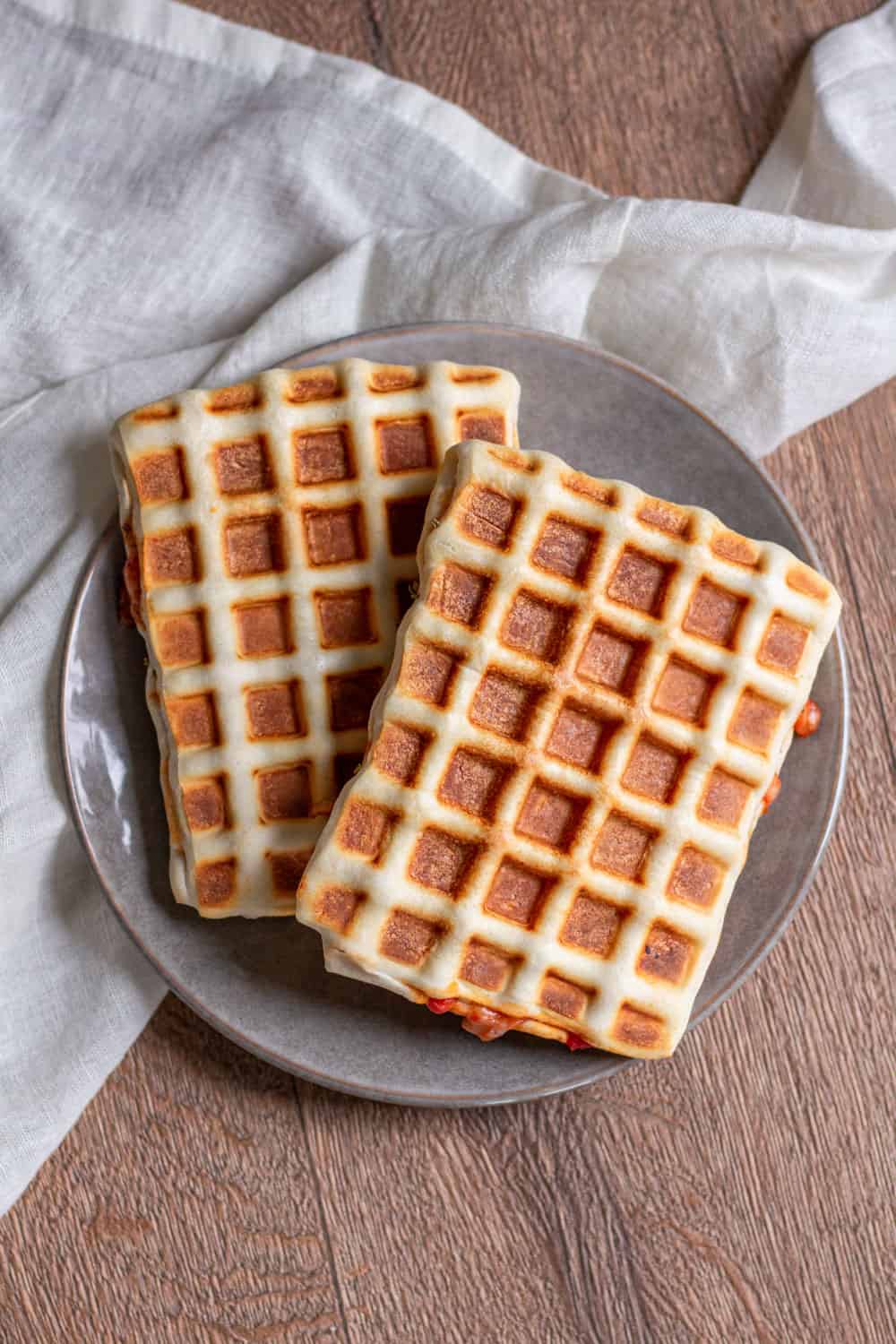 herzhafte-waffeln-mit-käse-pizzawaffeln-1 Schoko Muffins - super saftig mit Öl & Kakao (bestes Rezept)