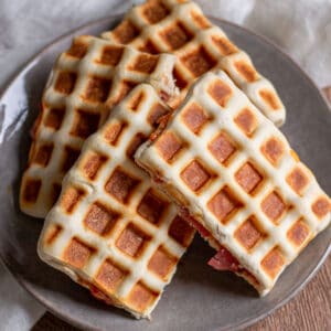 Herzhafte Waffeln mit Käse - Pizzawaffeln