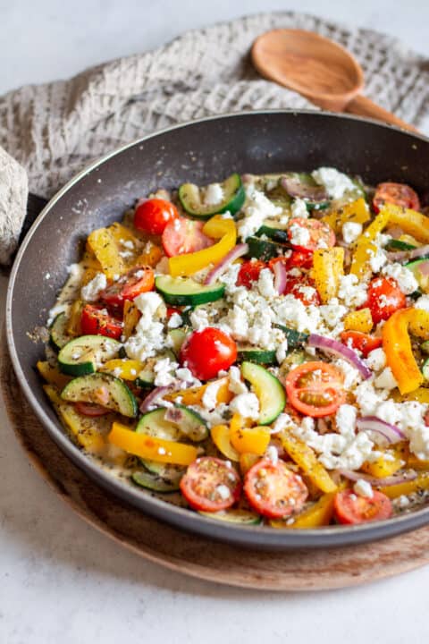 Bunte Gemüsepfanne mit Feta - schnelles Rezept