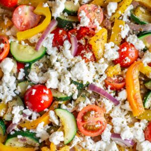 Mediterrane Gemüsepfanne mit Feta - schnelles Rezept