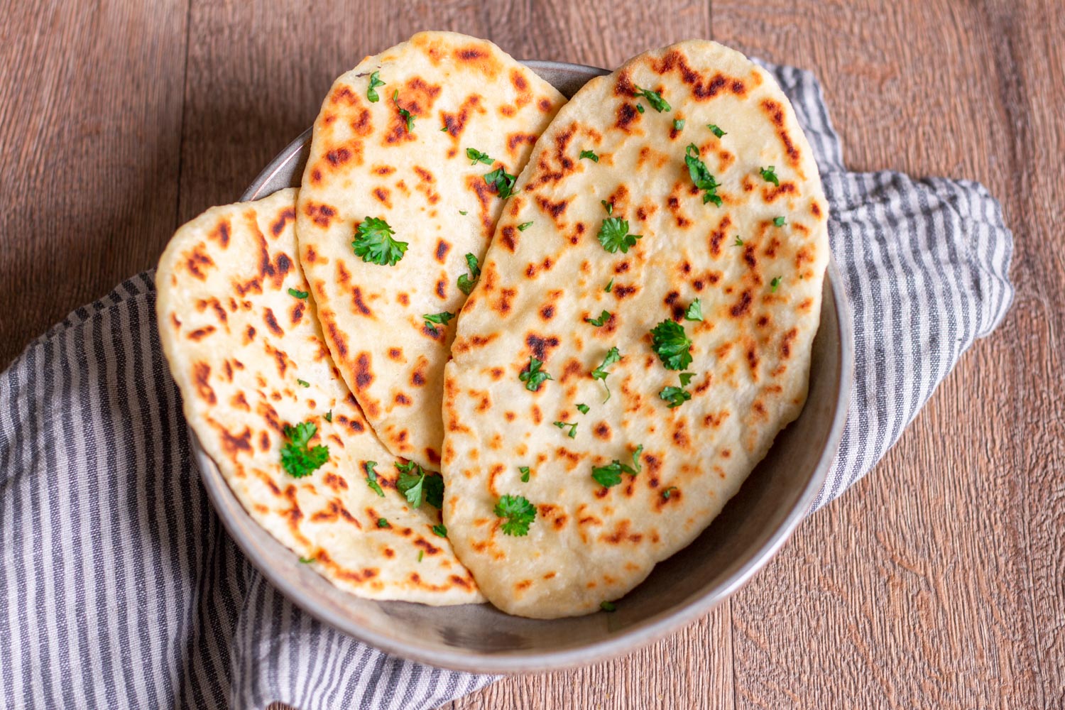 Schnelles Pfannenbrot mit Joghurt - Rezept ohne Hefe