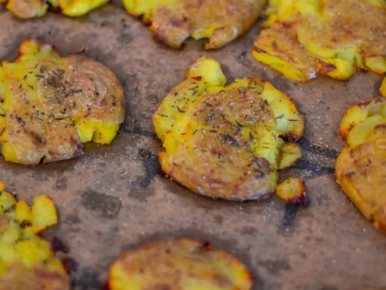 Smashed Potatoes - knusprige Quetschkartoffeln im Ofen