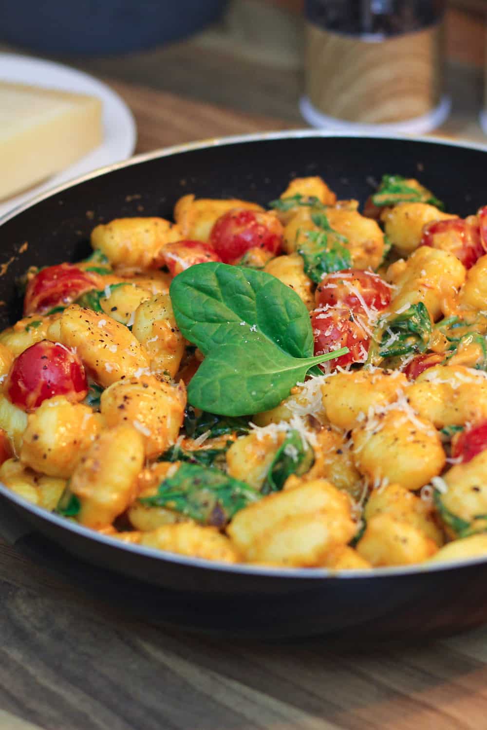 gnocchi-pfanne-mit-spinat-und-tomaten-15-minuten-rezept-1 Gnocchi Pfanne