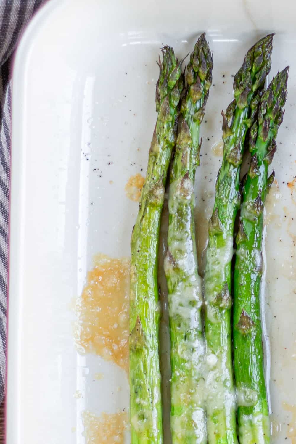 Grüner Spargel im Backofen - mit Parmesan überbacken