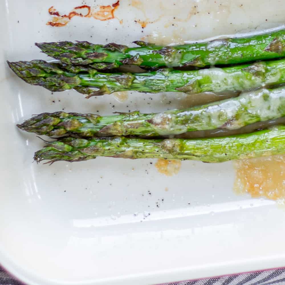 Grüner Spargel im Backofen - mit Parmesan überbacken