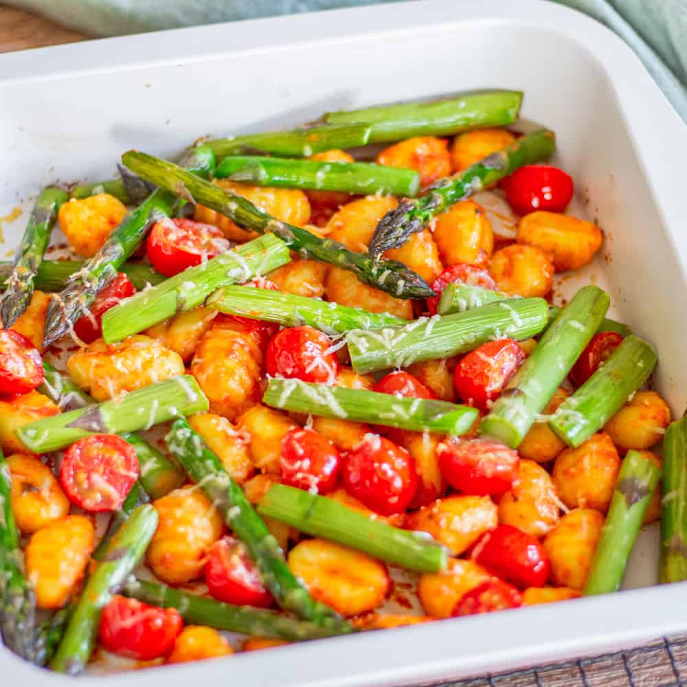 Gnocchi mit Pesto und grünem Spargel (einfaches Rezept)