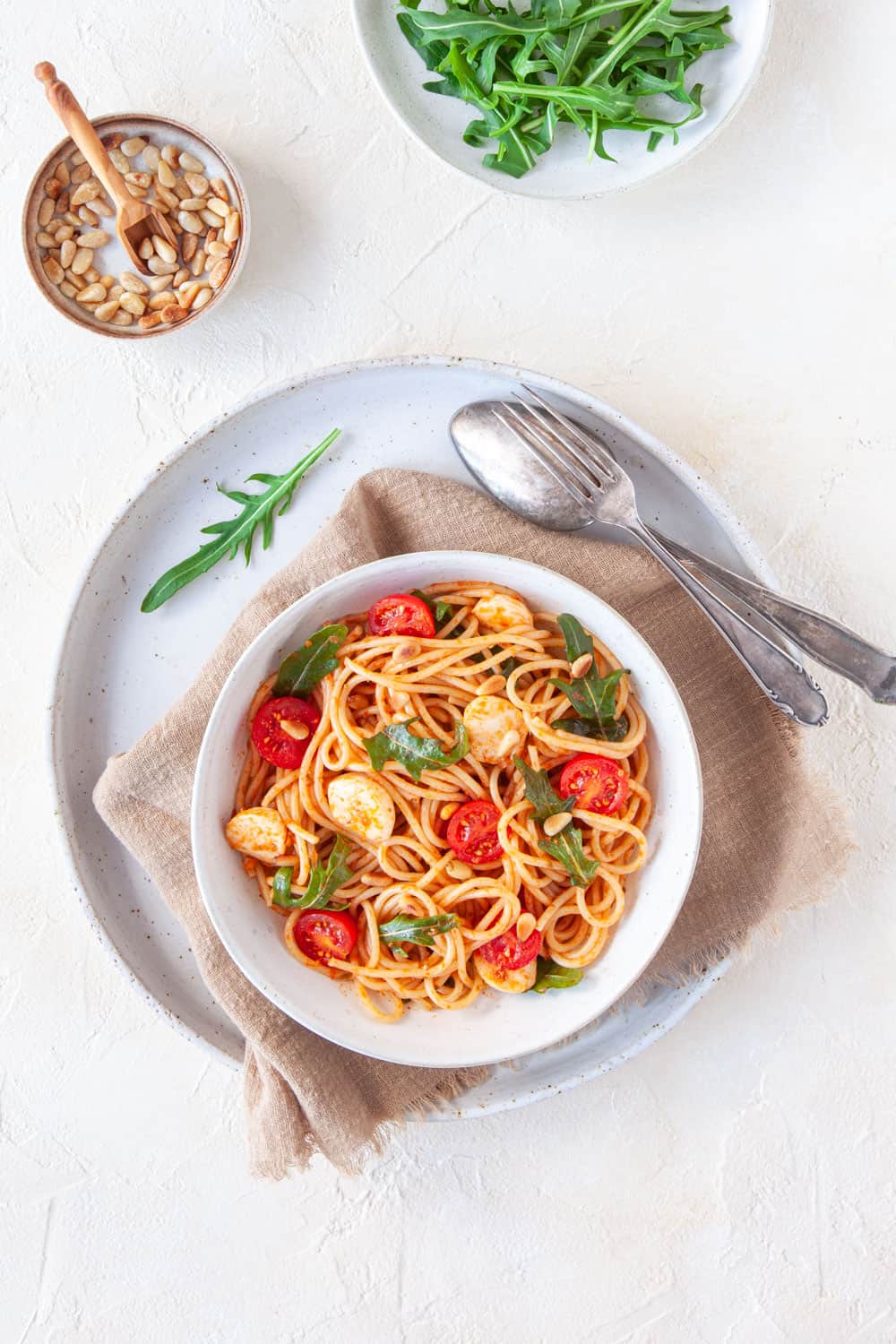 bester-spaghettisalat-mit-pesto-schnell-und-einfach-4 Schoko Muffins - super saftig mit Öl & Kakao (bestes Rezept)