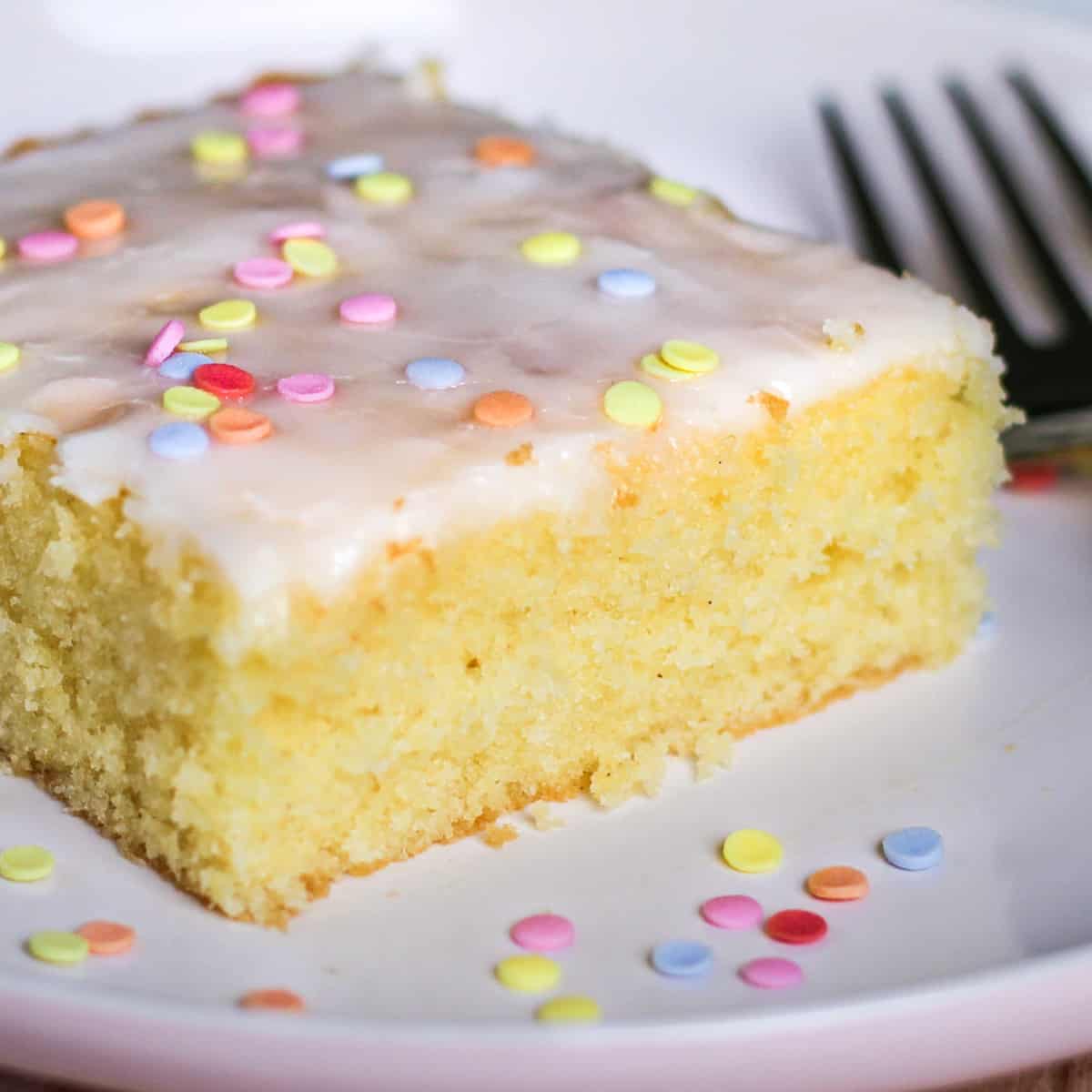 Zitronenkuchen vom Blech - sooo saftig &amp; einfach | Recipe Cart