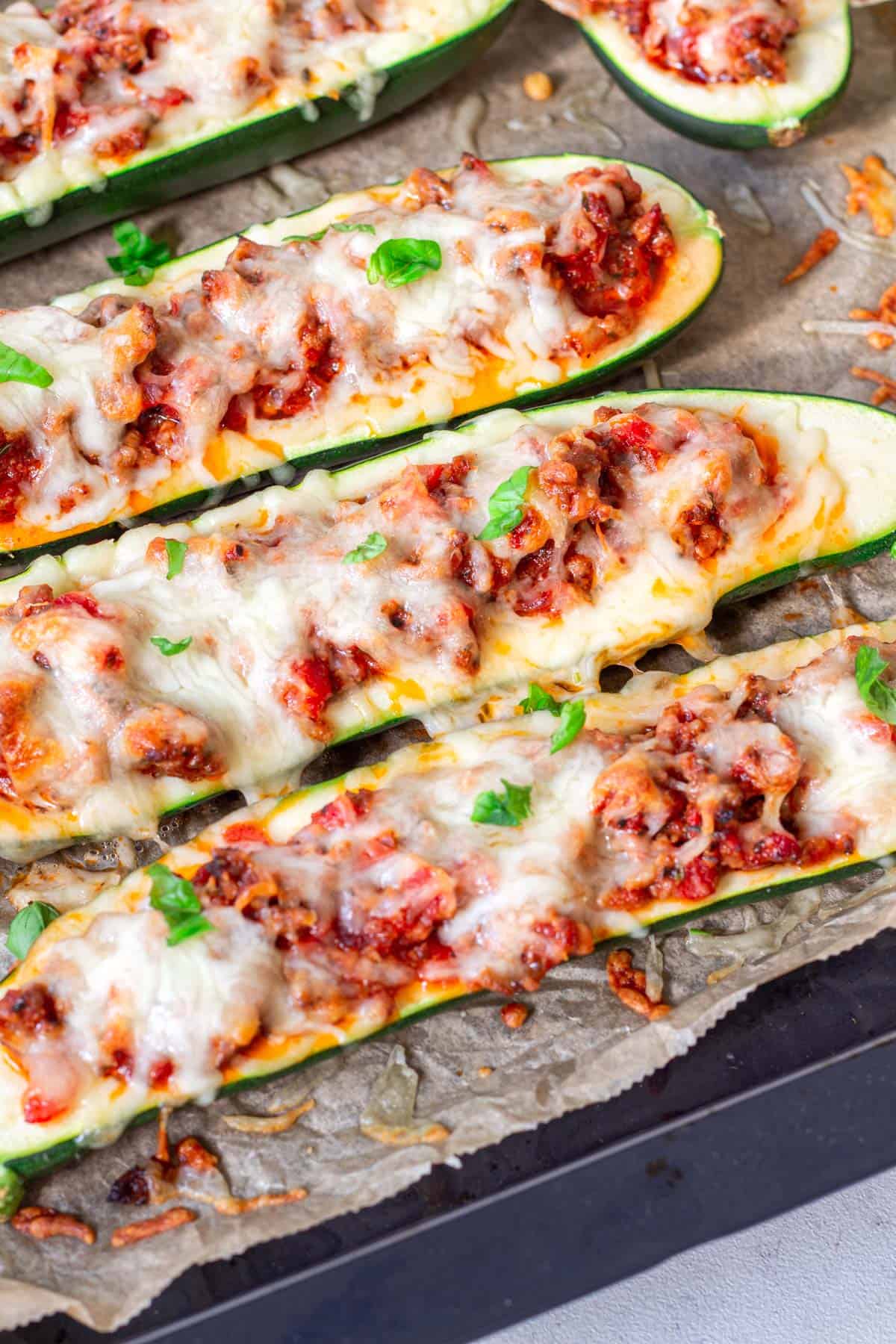 gefüllte-zucchini-schiffchen-mit-hackfleisch-13 Maultaschenauflauf - einfach und schnell