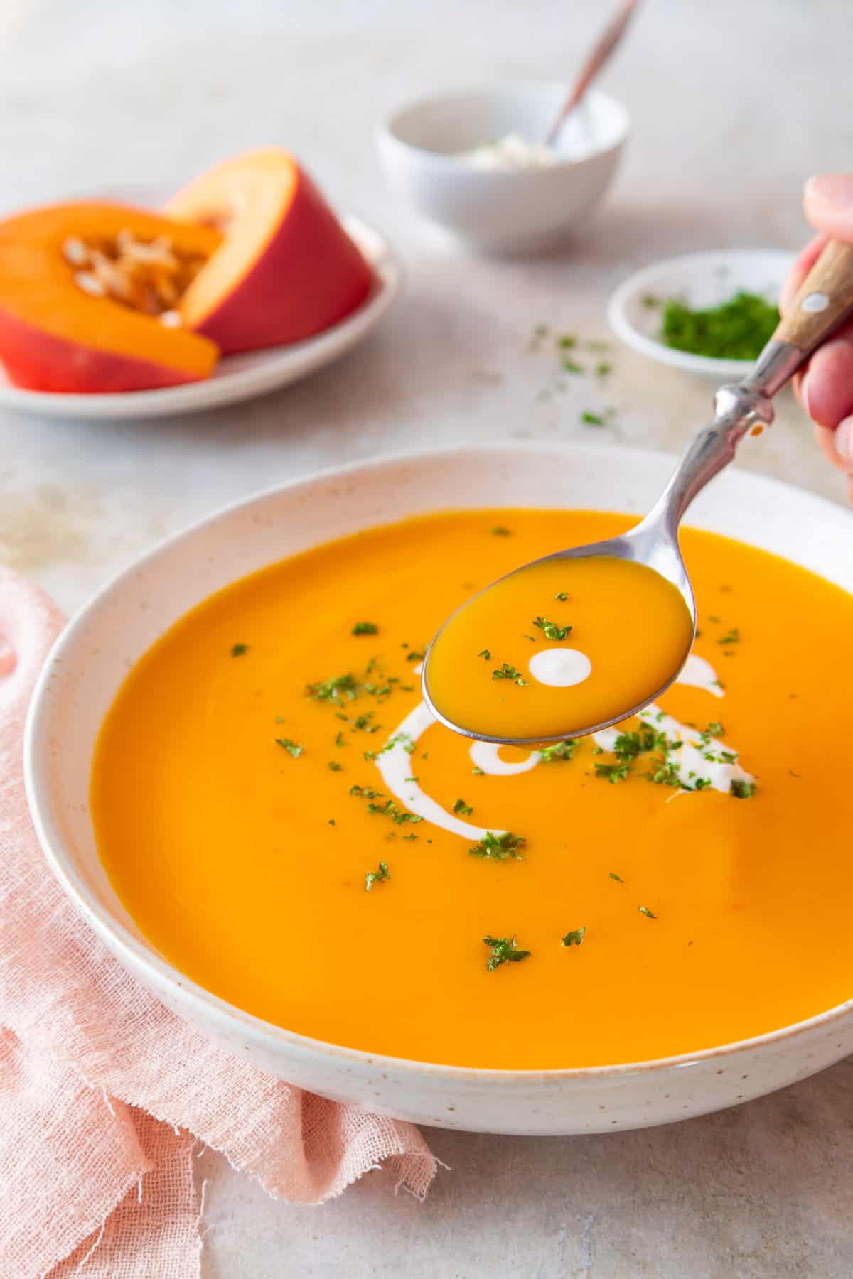 klassische-kürbissuppe-mit-kartoffeln-einfach-und-cremig-15 Maultaschenauflauf - einfach und schnell