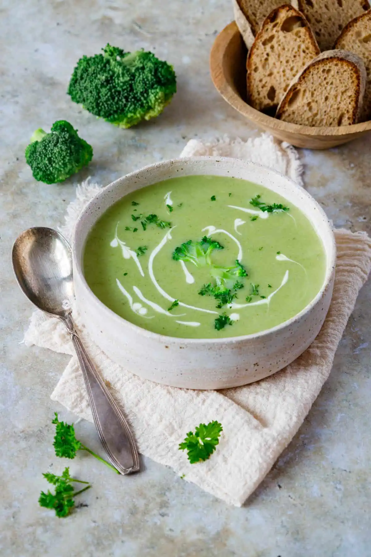 Brokkolicremesuppe mit Kartoffeln - einfach &amp; so lecker