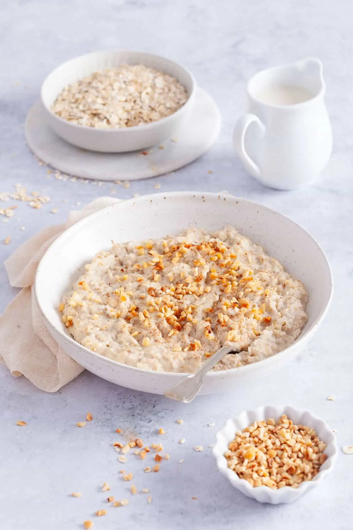 porridge-selber-machen-einfaches-rezept-12 Einfaches Porridge Grundrezept mit Nüssen serviert