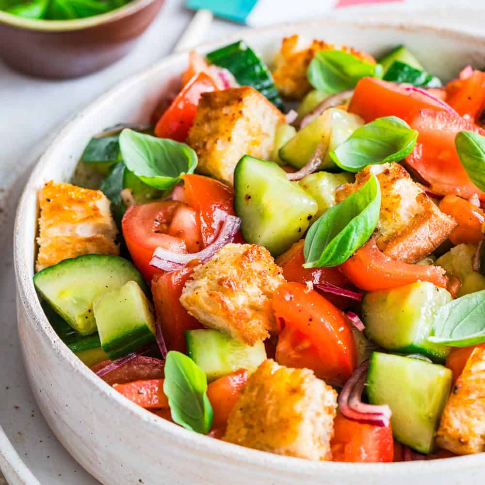 Brotsalat einfach gemacht ein italienisches Rezept